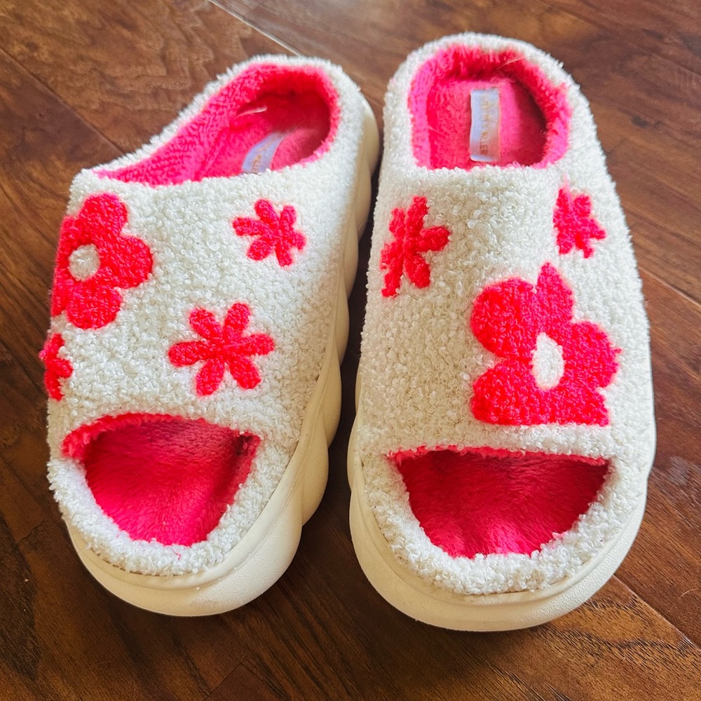 WLK by S. Miller Pink/White flower Sherpa slides
